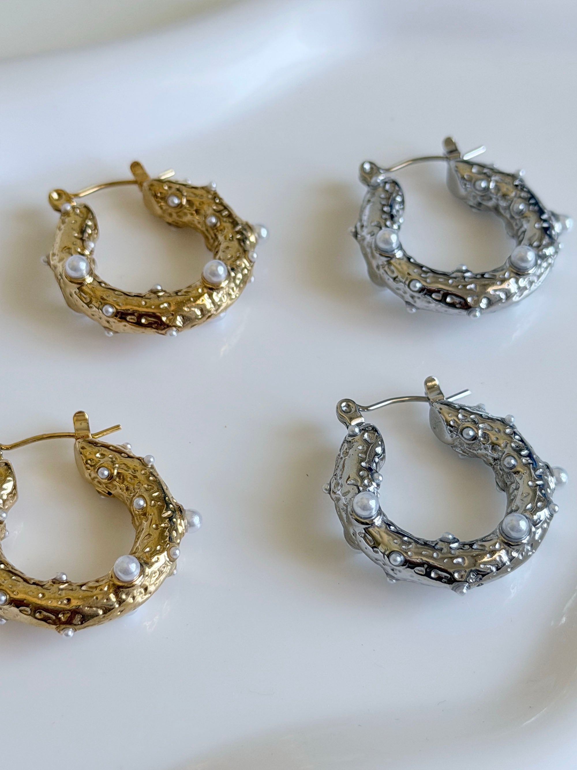 Orecchini Astra – Acciaio Inox Martellato e Perline